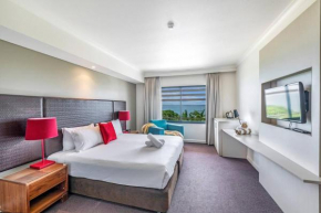 'Top Horizons' Resort style Stay with Pool & Ocean Views Darwin
